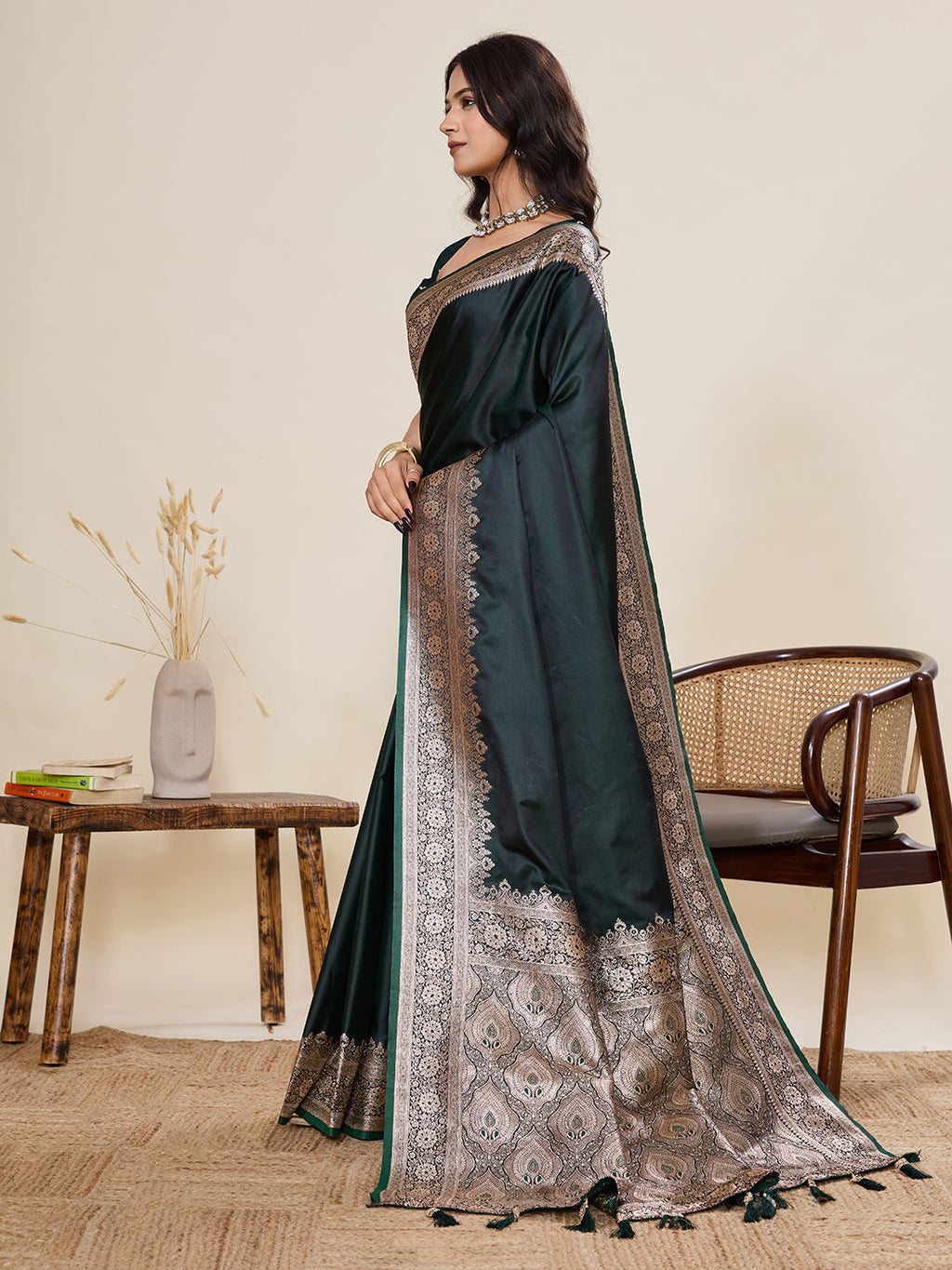 Vedant Vastram Soft Litchi Silk Banarasi Silk Jacquard Saree - Green