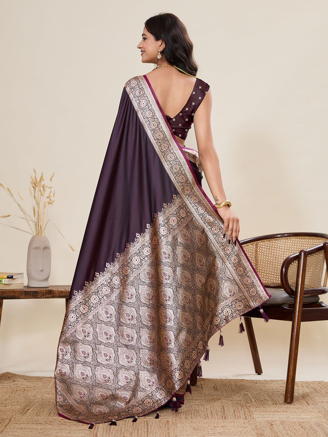 Vedant Vastram Soft Litchi Silk Banarasi Silk Jacquard Saree - Wine