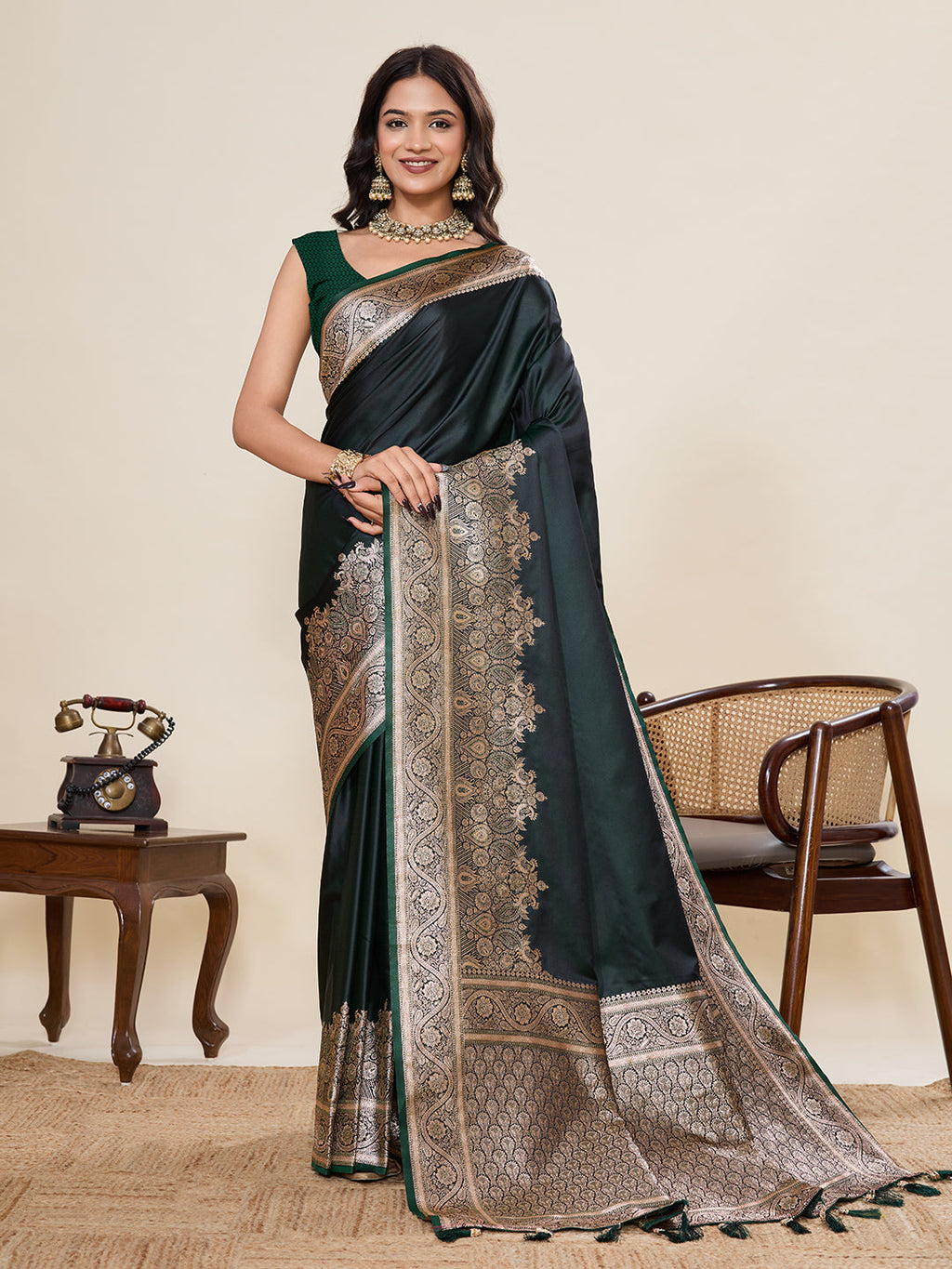Vedant Vastram Soft Litchi Silk Banarasi Silk Jacquard Saree - Green