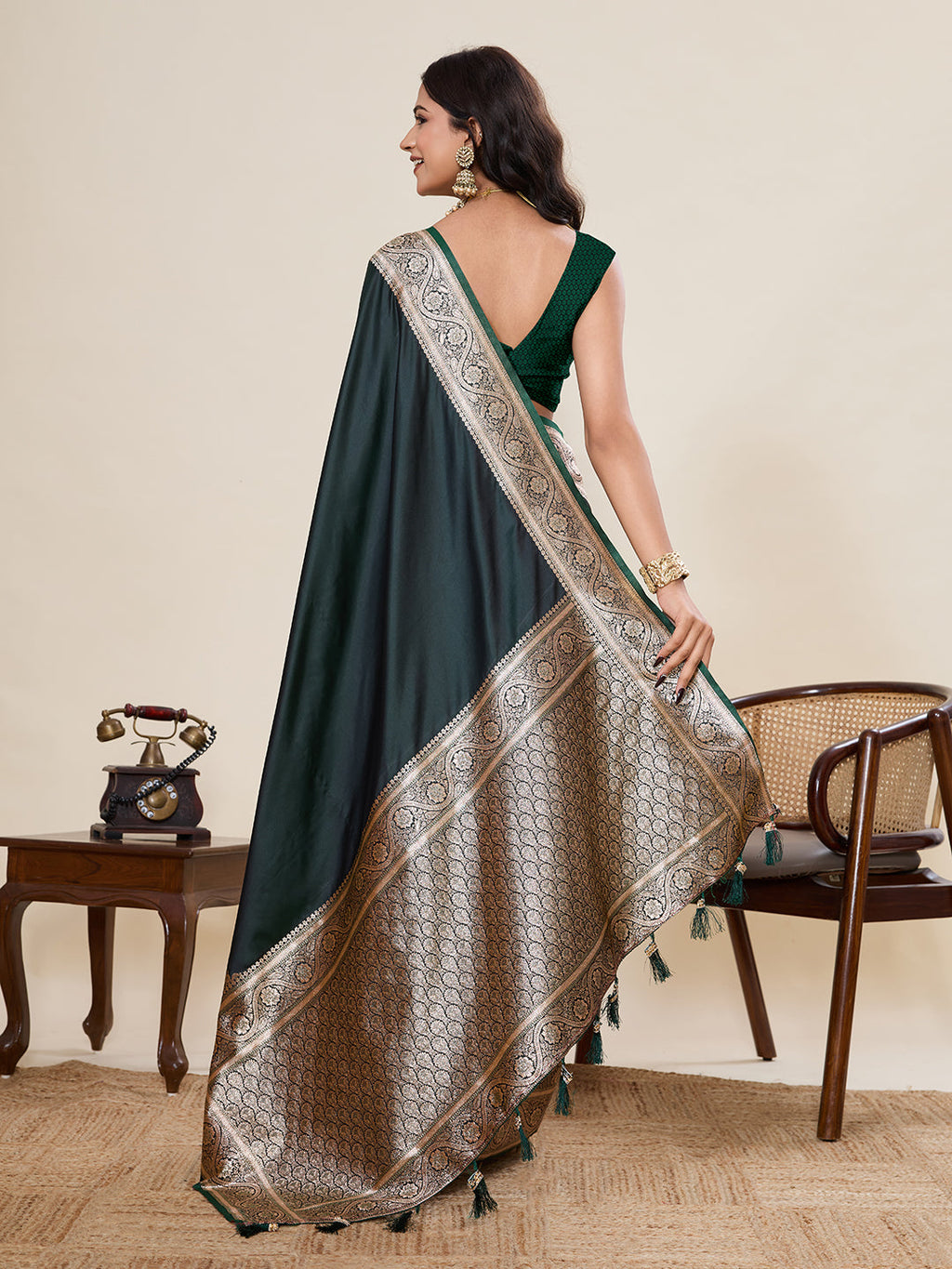 Vedant Vastram Soft Litchi Silk Banarasi Silk Jacquard Saree - Green