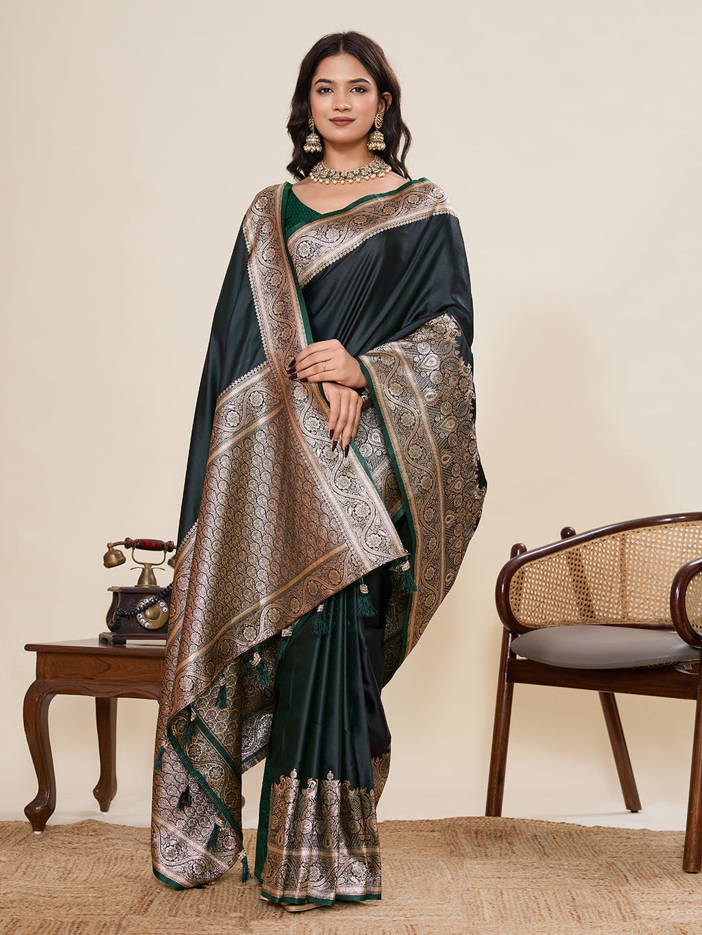 Vedant Vastram Soft Litchi Silk Banarasi Silk Jacquard Saree - Green