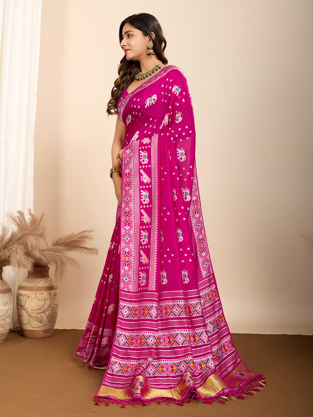 Vedant Vastram Maslin Dola Silk Kanjeevaram Silk Saree - Magenta