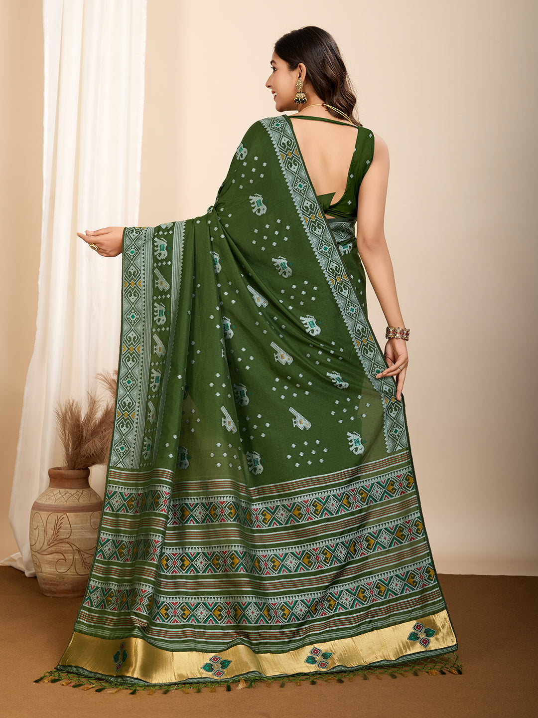 Vedant Vastram Maslin Dola Silk Kanjeevaram Silk Saree - Mahendi