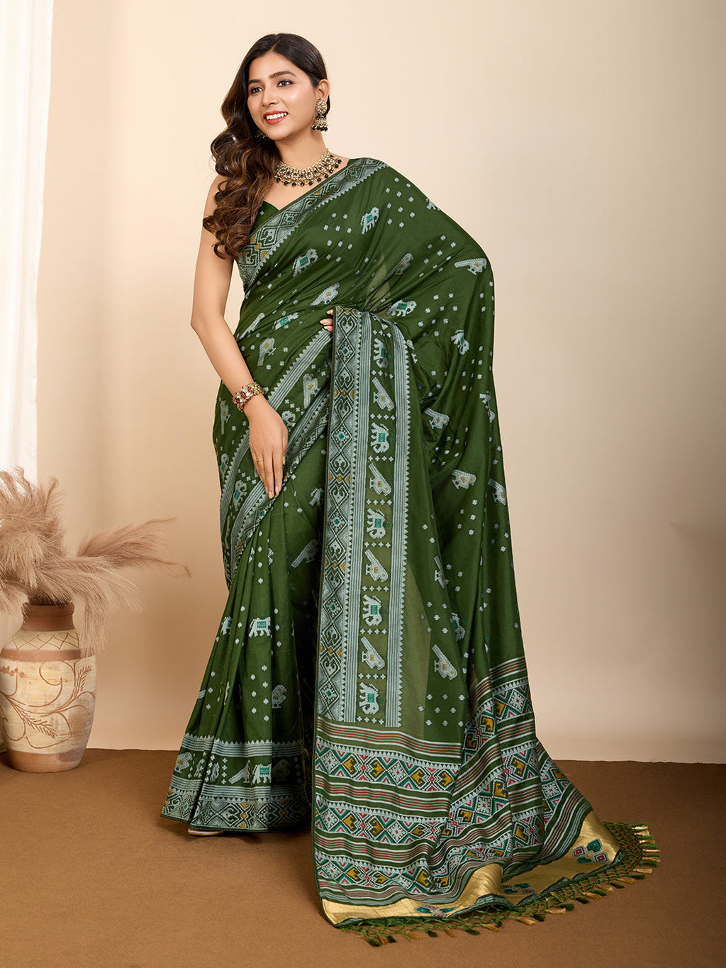 Vedant Vastram Maslin Dola Silk Kanjeevaram Silk Saree - Mahendi