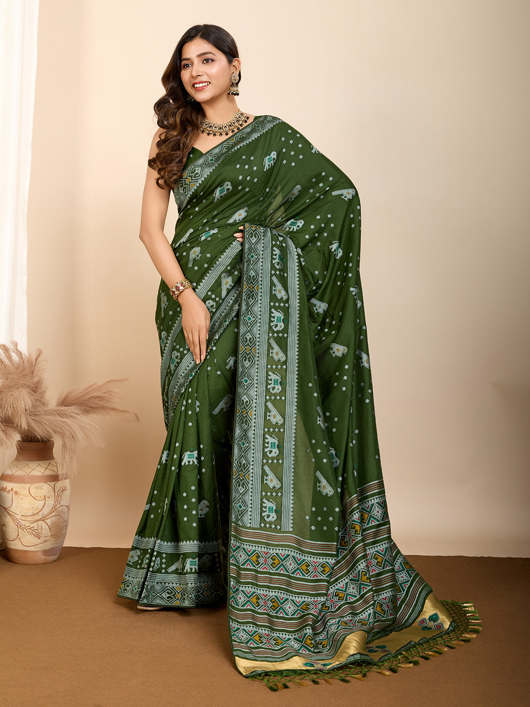 Vedant Vastram Maslin Dola Silk Kanjeevaram Silk Saree - Mahendi