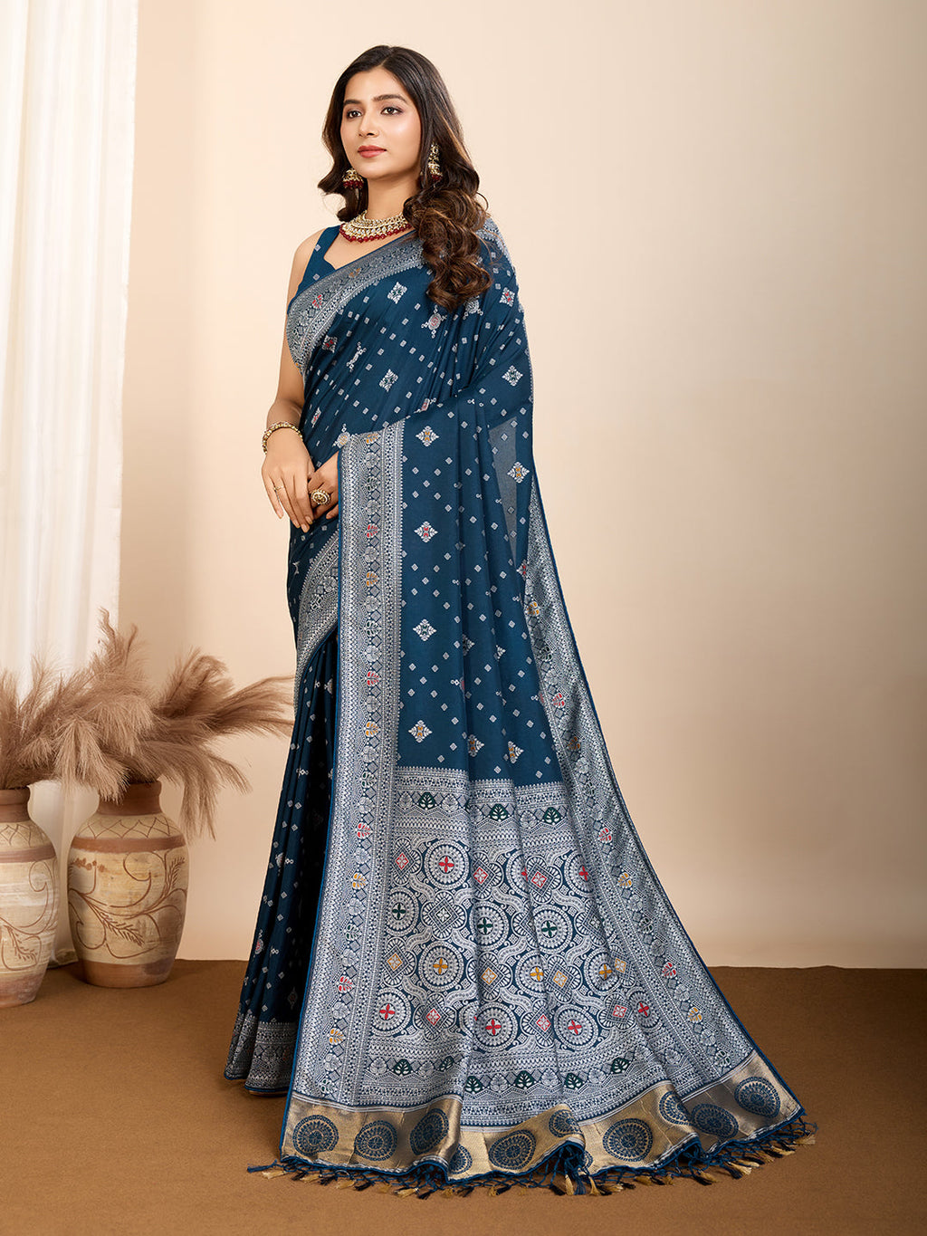 Vedant Vastram Maslin Dola Silk Kanjeevaram Silk Saree - Navy