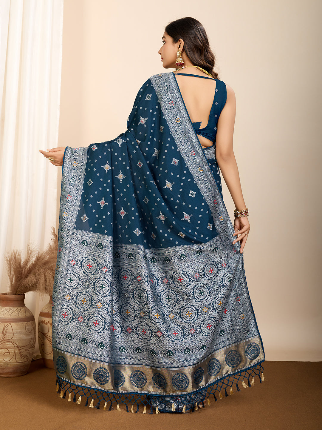 Vedant Vastram Maslin Dola Silk Kanjeevaram Silk Saree - Navy