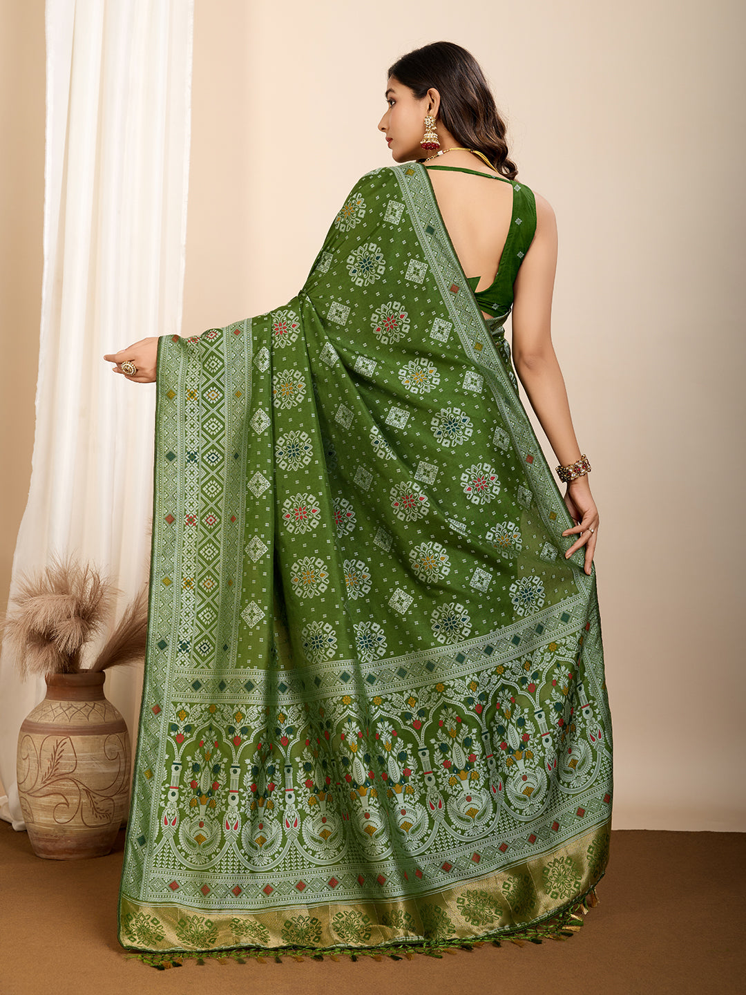 Vedant Vastram Maslin Dola Silk Kanjeevaram Silk Saree - Mahendi