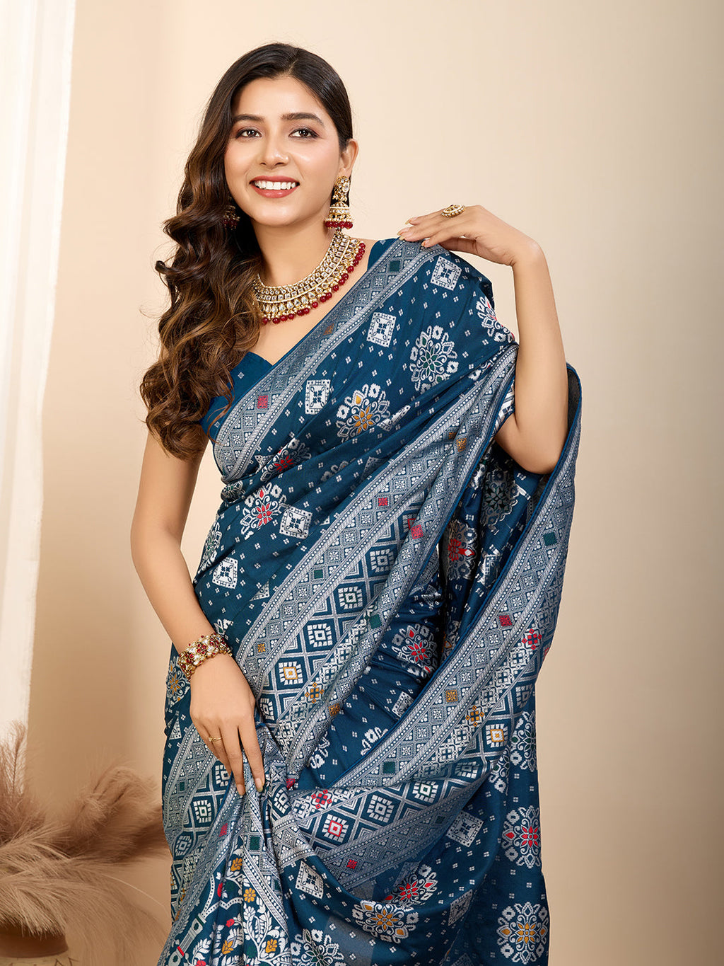 Vedant Vastram Maslin Dola Silk Kanjeevaram Silk Saree - Navy