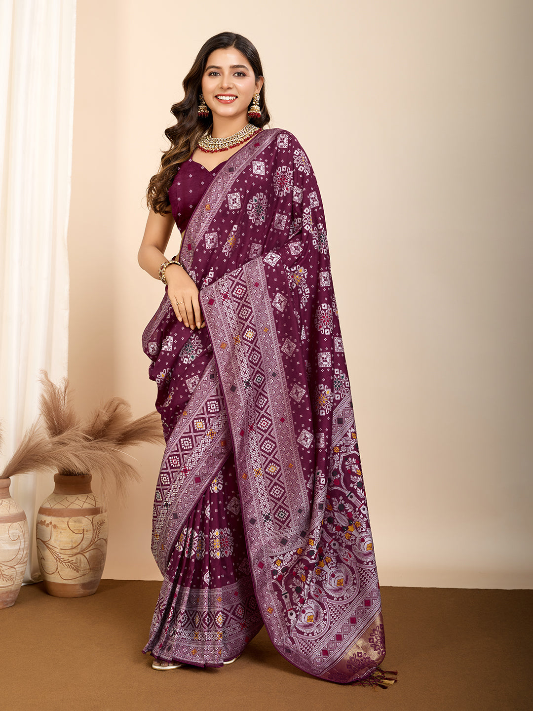 Vedant Vastram Maslin Dola Silk Kanjeevaram Silk Saree - Wine