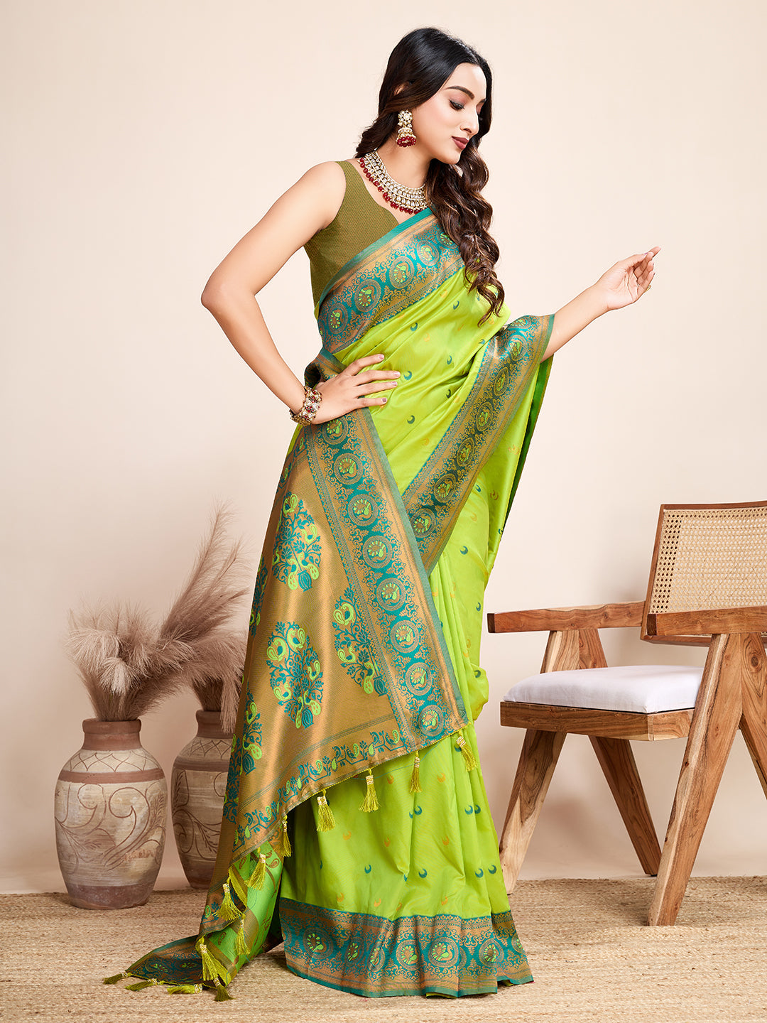 Vedant Vastram Soft Litchi Silk Kanjeevaram Silk Saree - Parrot