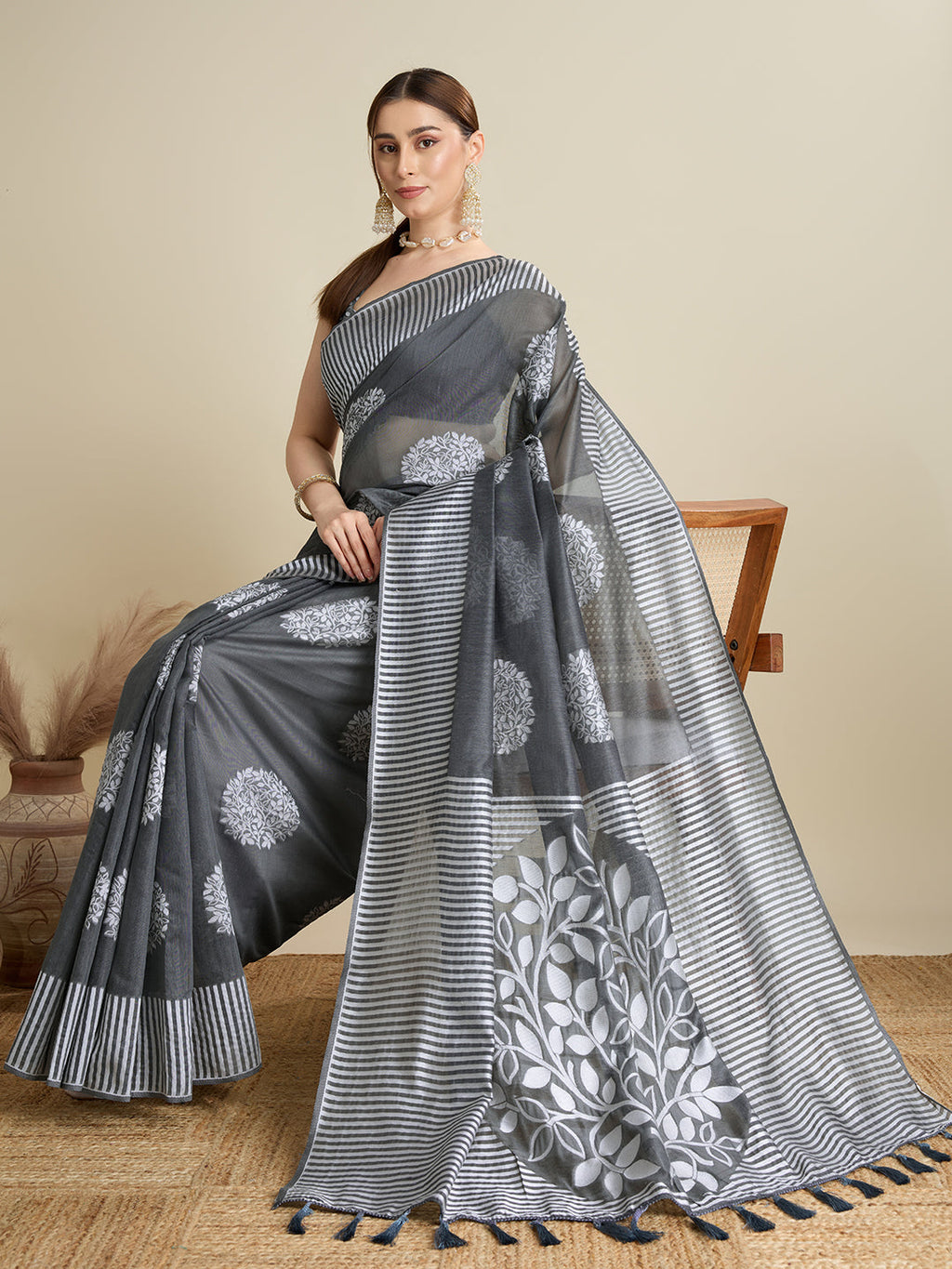 Vedant Vastram Art Silk Fancy Jacquard Saree - Grey - Distacart