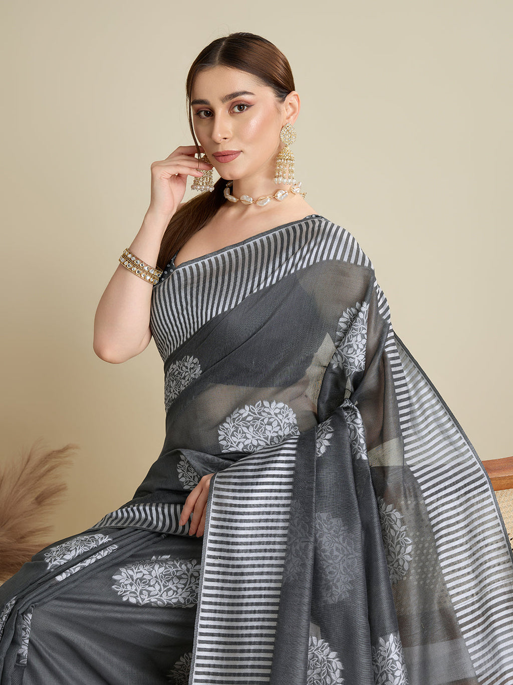Vedant Vastram Art Silk Fancy Jacquard Saree - Grey - Distacart