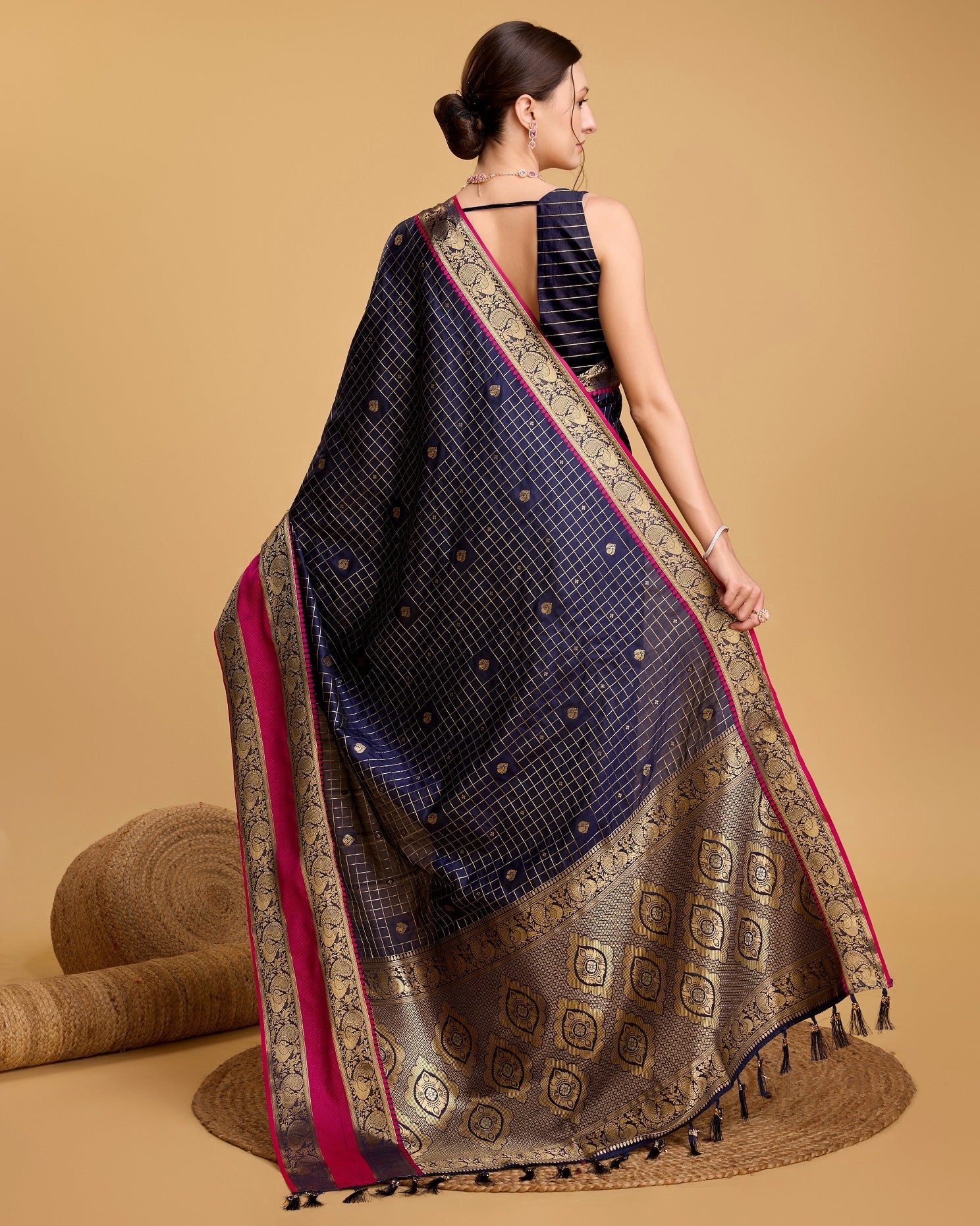 Vedant Vastram Soft Litchi Silk Banarasi Silk Saree - Navy