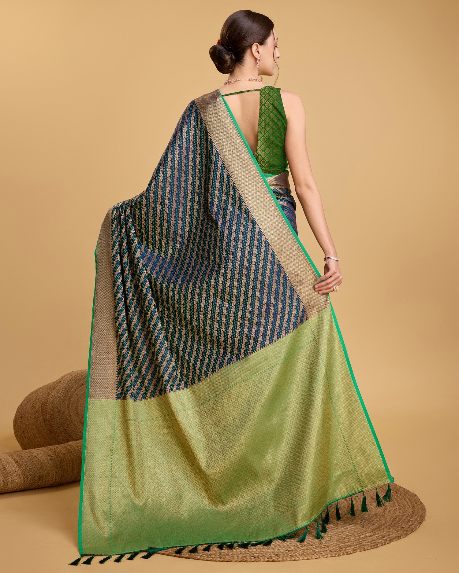 Vedant Vastram Soft Litchi Silk Kanjeevaram Silk Saree - Navy - Distacart