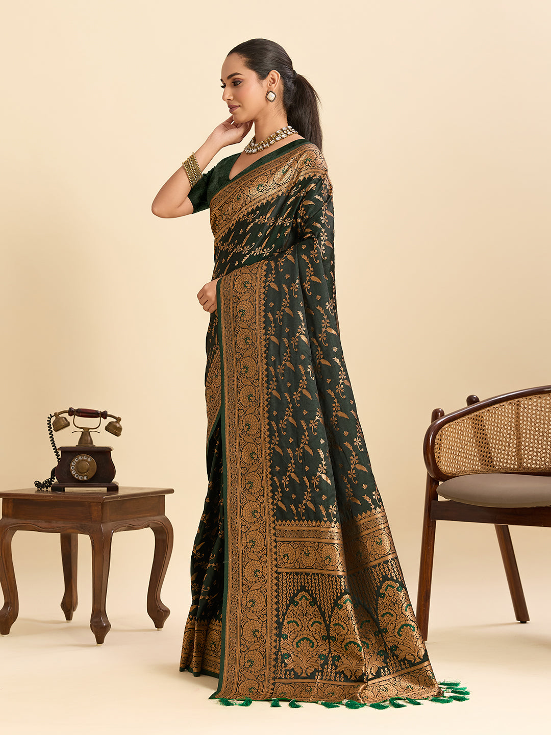 Vedant Vastram Soft Litchi Silk Banarasi Silk Jacquard Saree - Green - Distacart