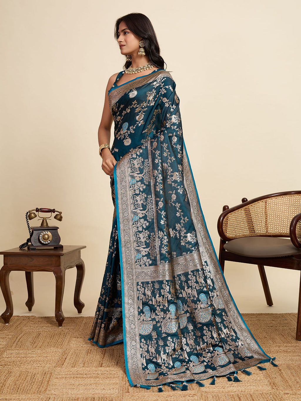 Vedant Vastram Soft Litchi Silk Paithani Jacquard Saree - Firozi