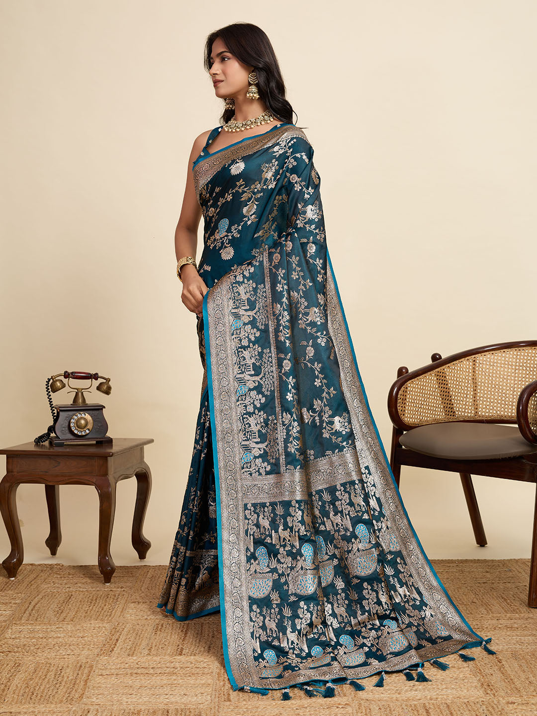 Vedant Vastram Soft Litchi Silk Paithani Jacquard Saree - Firozi