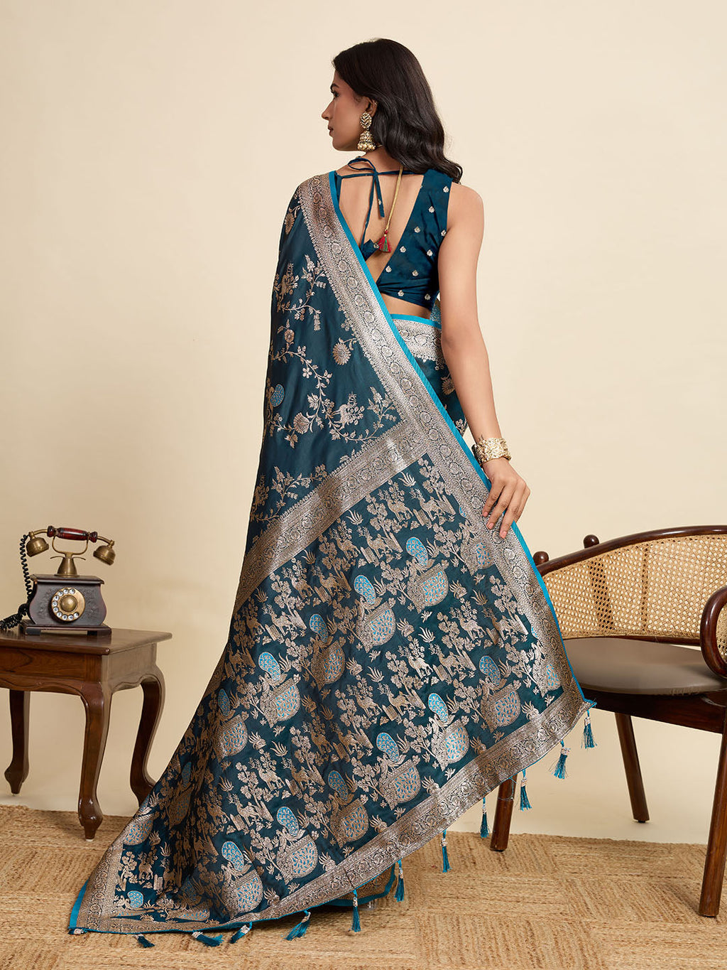 Vedant Vastram Soft Litchi Silk Paithani Jacquard Saree - Firozi
