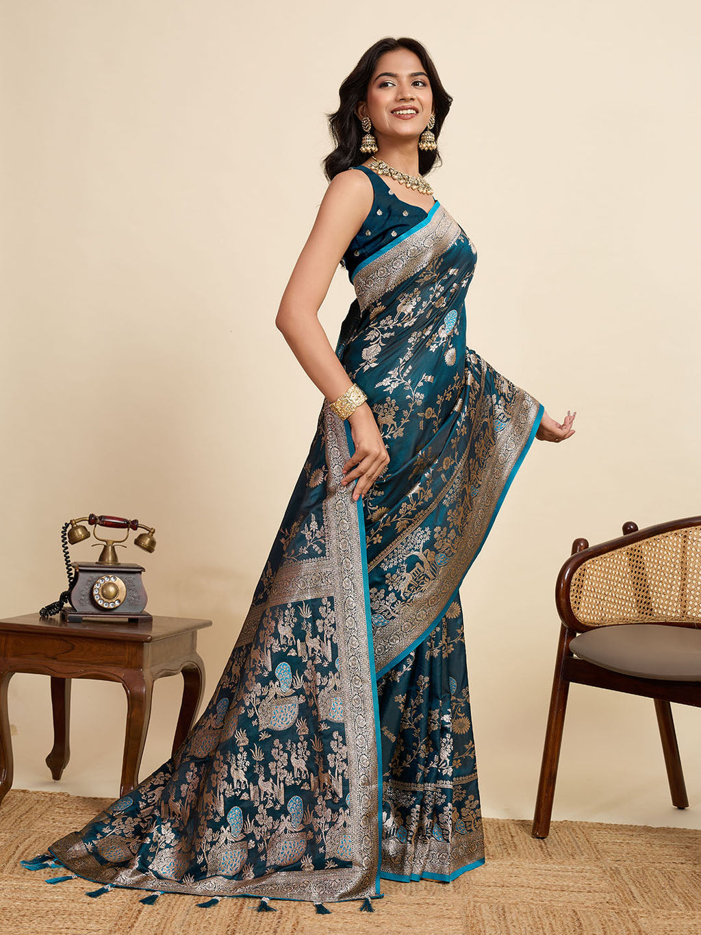 Vedant Vastram Soft Litchi Silk Paithani Jacquard Saree - Firozi