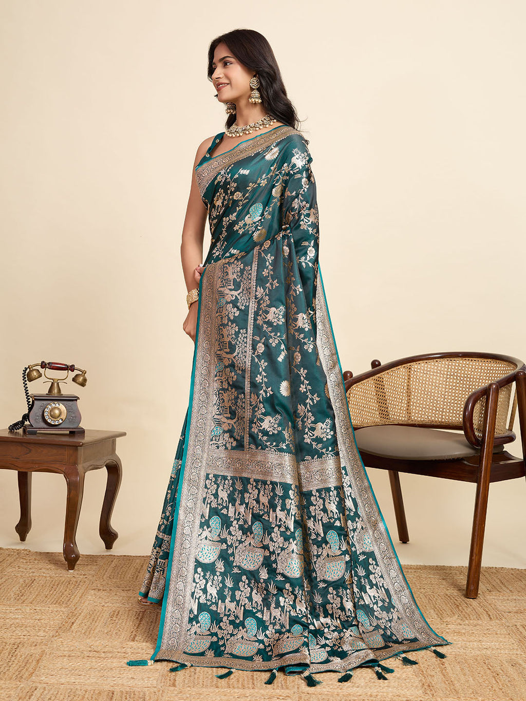 Vedant Vastram Soft Litchi Silk Paithani Jacquard Saree - Rama