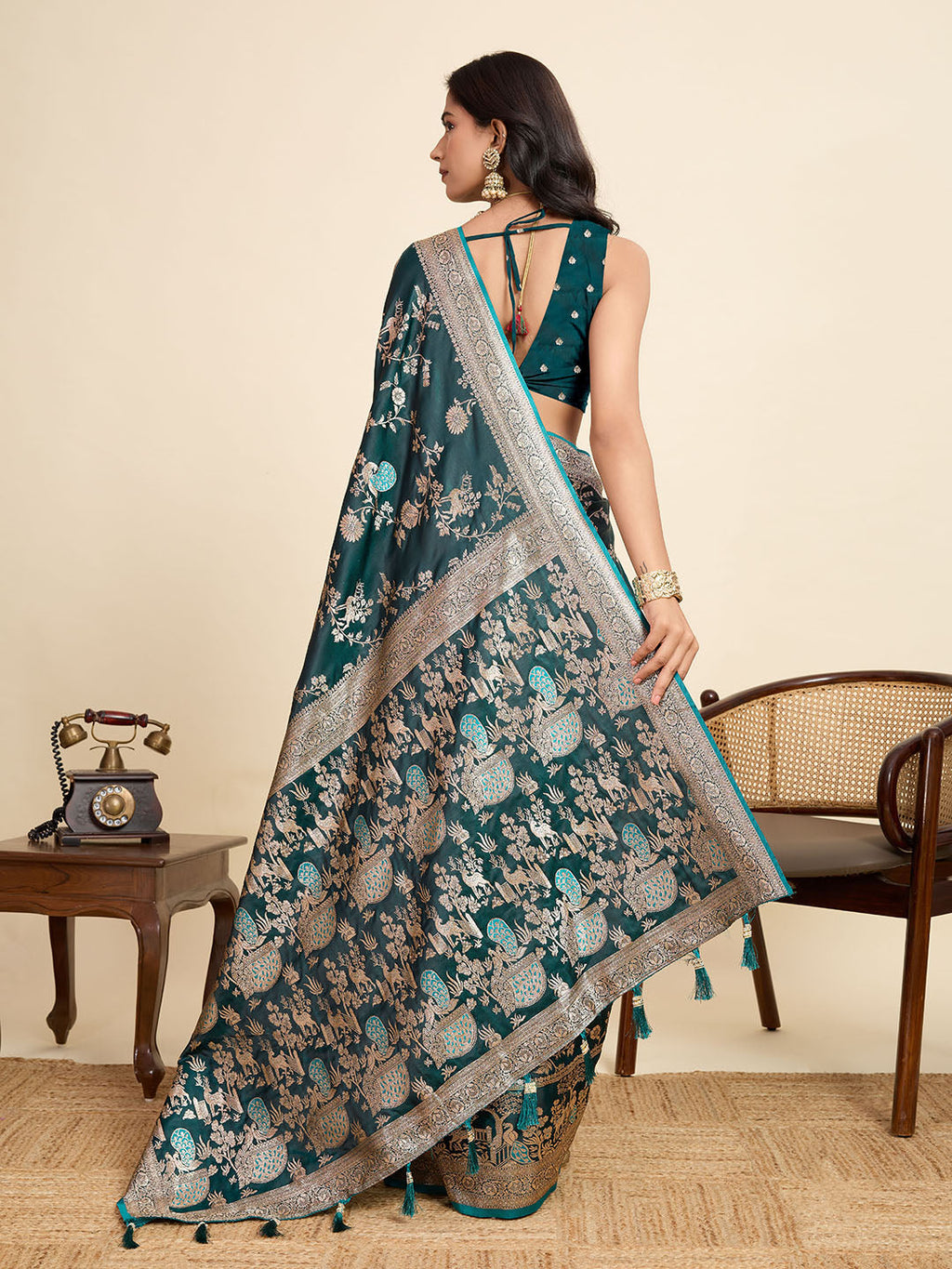 Vedant Vastram Soft Litchi Silk Paithani Jacquard Saree - Rama
