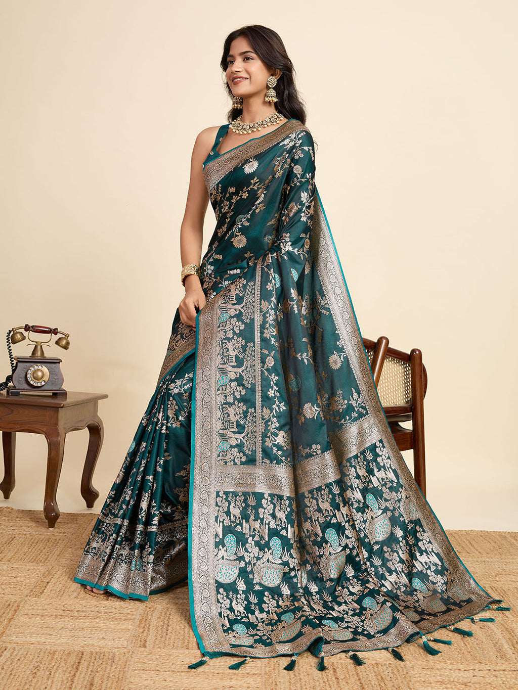 Vedant Vastram Soft Litchi Silk Paithani Jacquard Saree - Rama
