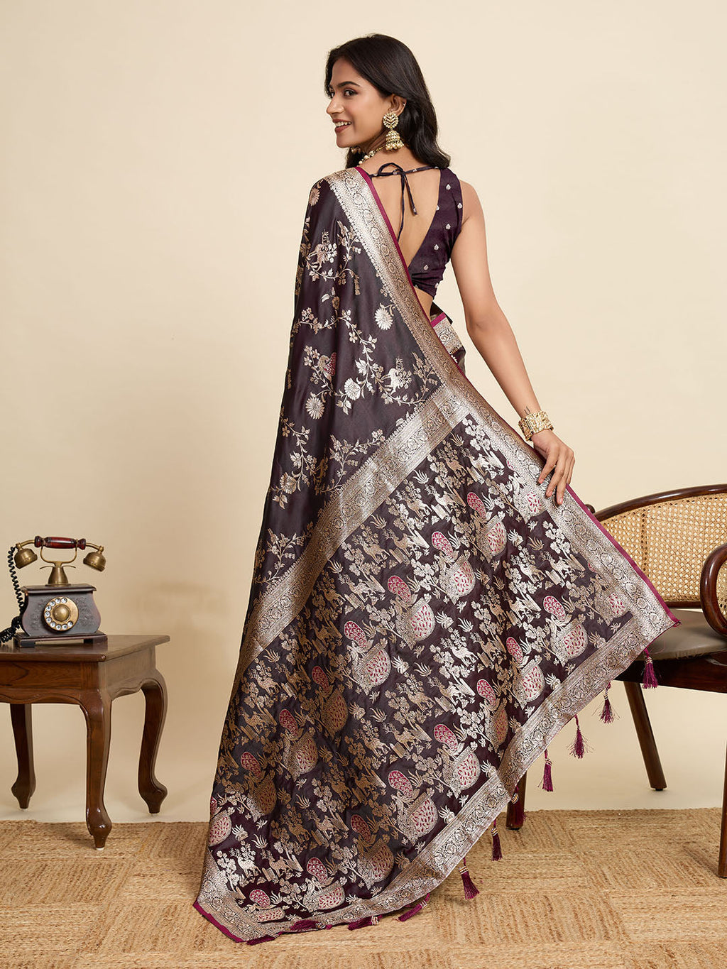 Vedant Vastram Soft Litchi Silk Paithani Jacquard Saree - Wine