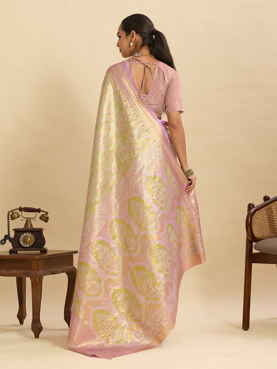Vedant Vastram Soft Litchi Silk Banarasi Silk Jacquard Saree - Pink