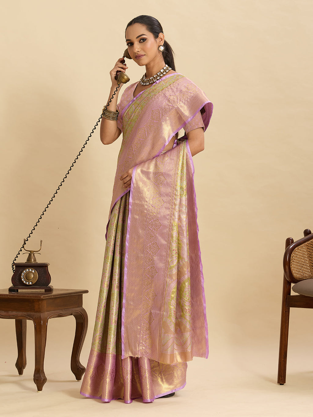 Vedant Vastram Soft Litchi Silk Banarasi Silk Jacquard Saree - Pink
