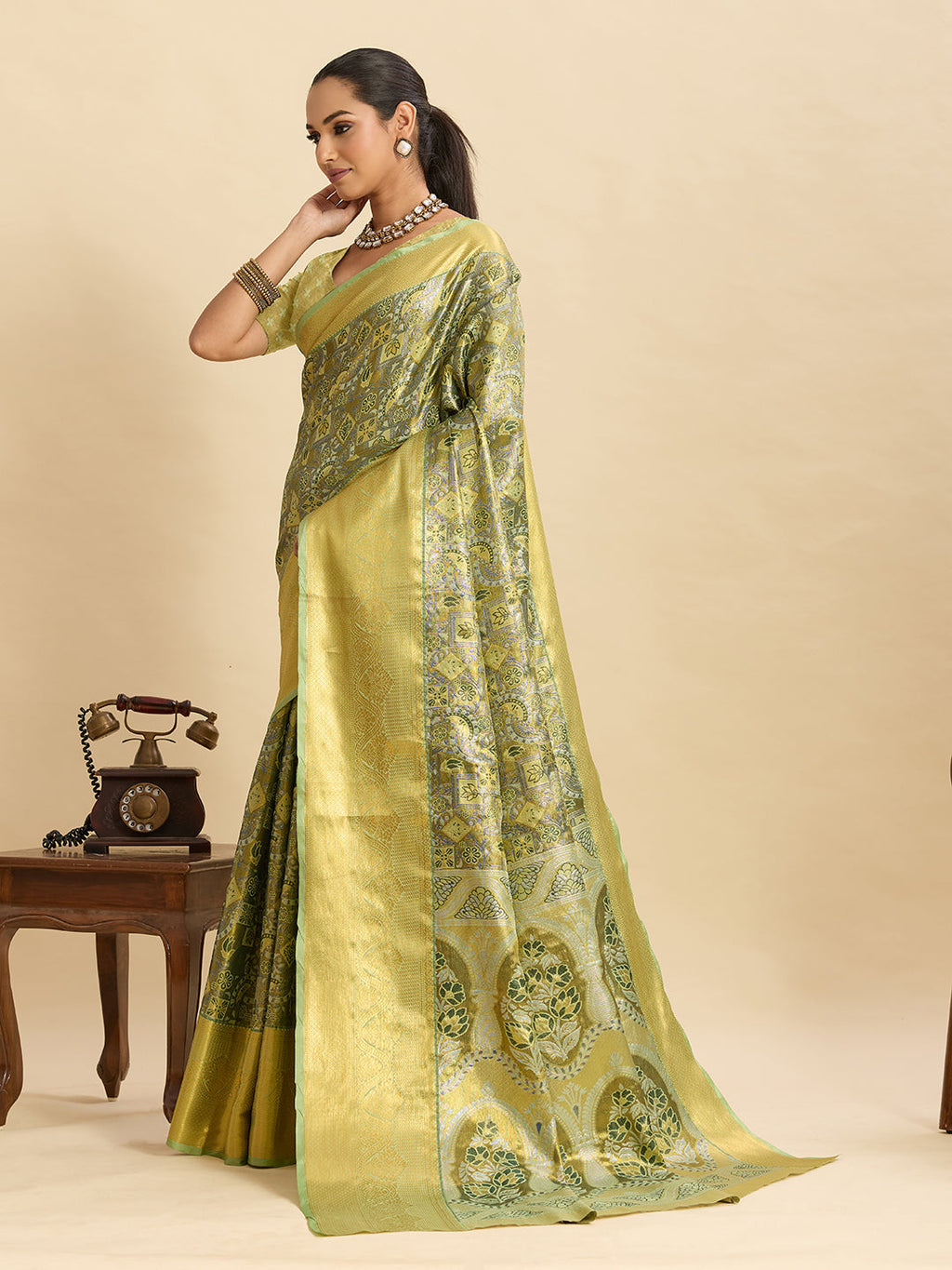 Vedant Vastram Soft Litchi Silk Banarasi Silk Jacquard Saree - Pista