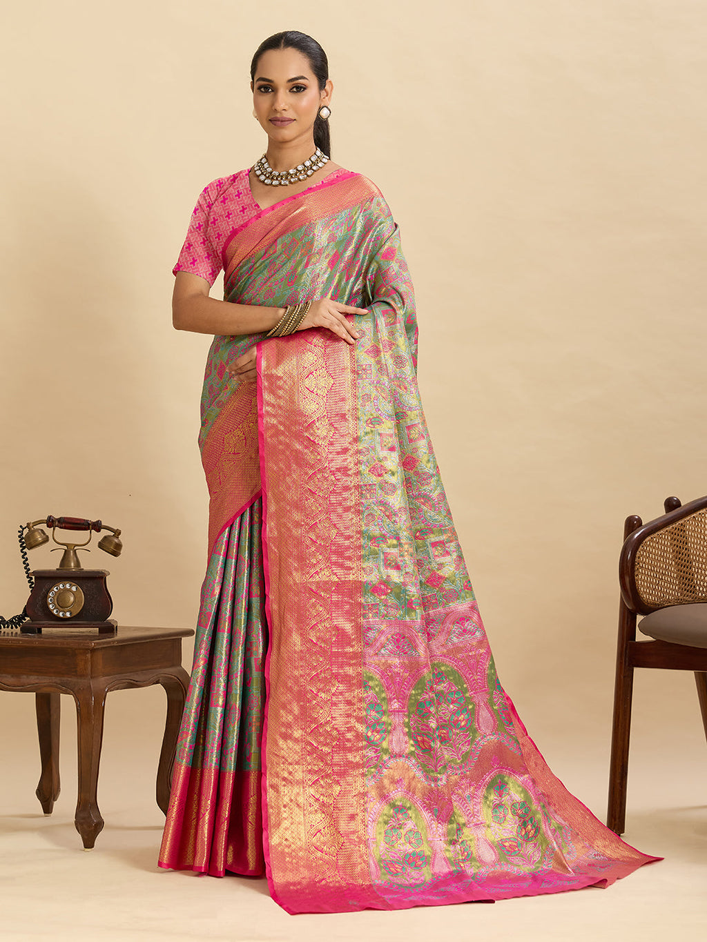 Vedant Vastram Soft Litchi Silk Banarasi Silk Jacquard Saree - Rani