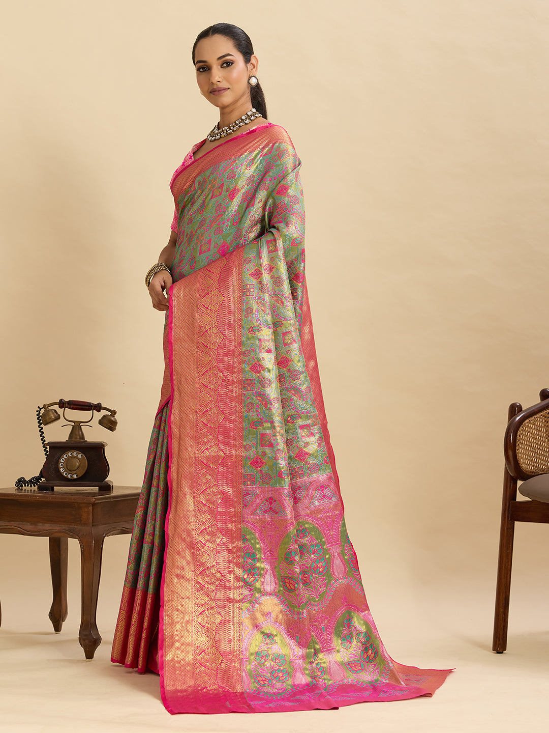 Vedant Vastram Soft Litchi Silk Banarasi Silk Jacquard Saree - Rani