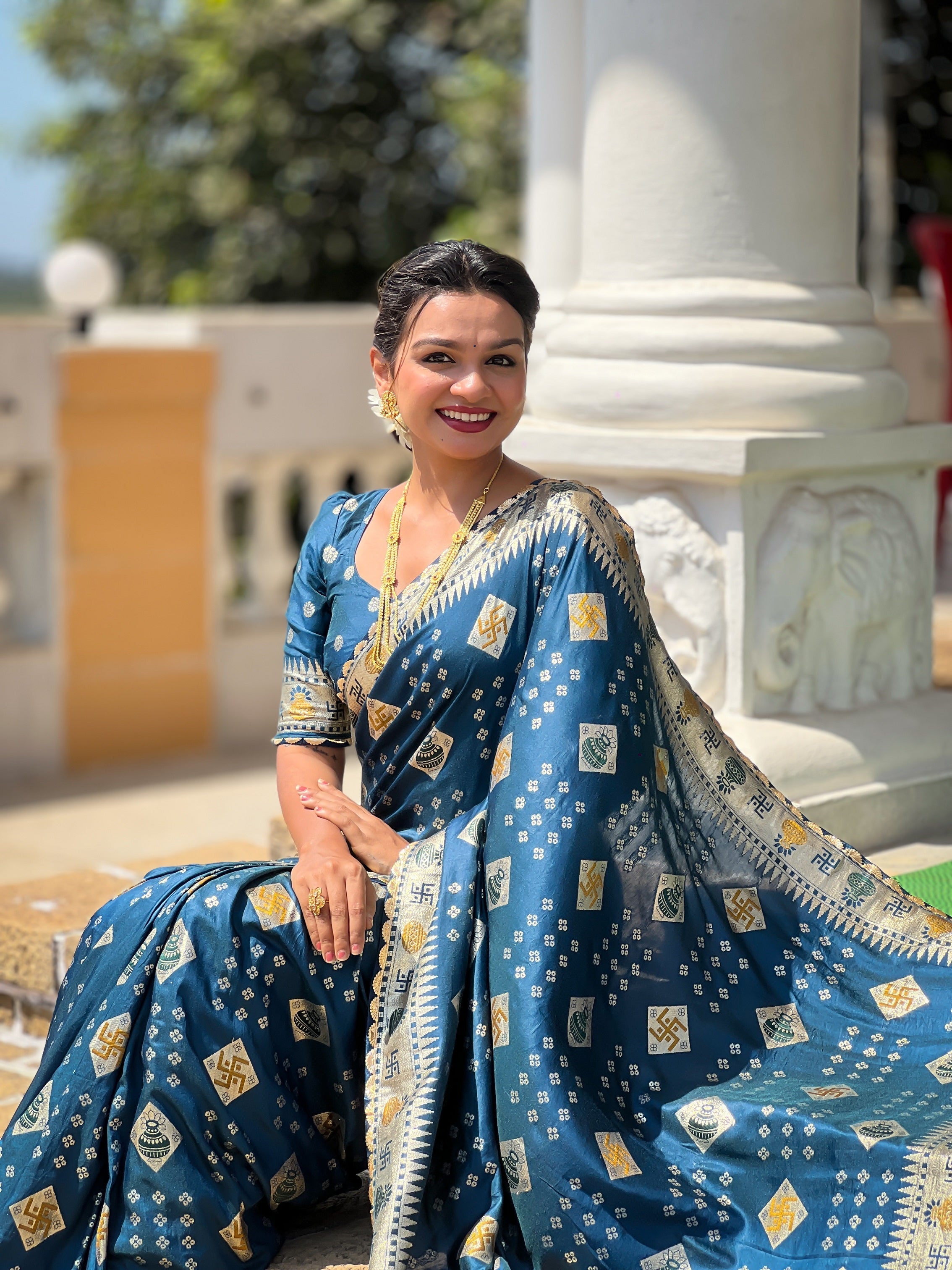 Vedant Vastram Soft Dola Silk Fancy Jacquard Bollywood Saree - Morpich