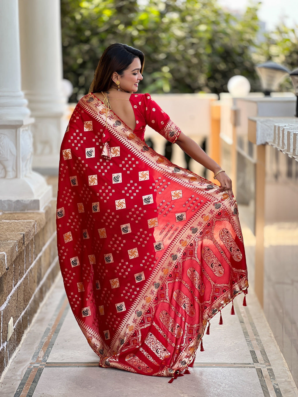 Vedant Vastram Soft Dola Silk Fancy Jacquard Bollywood Saree - Red