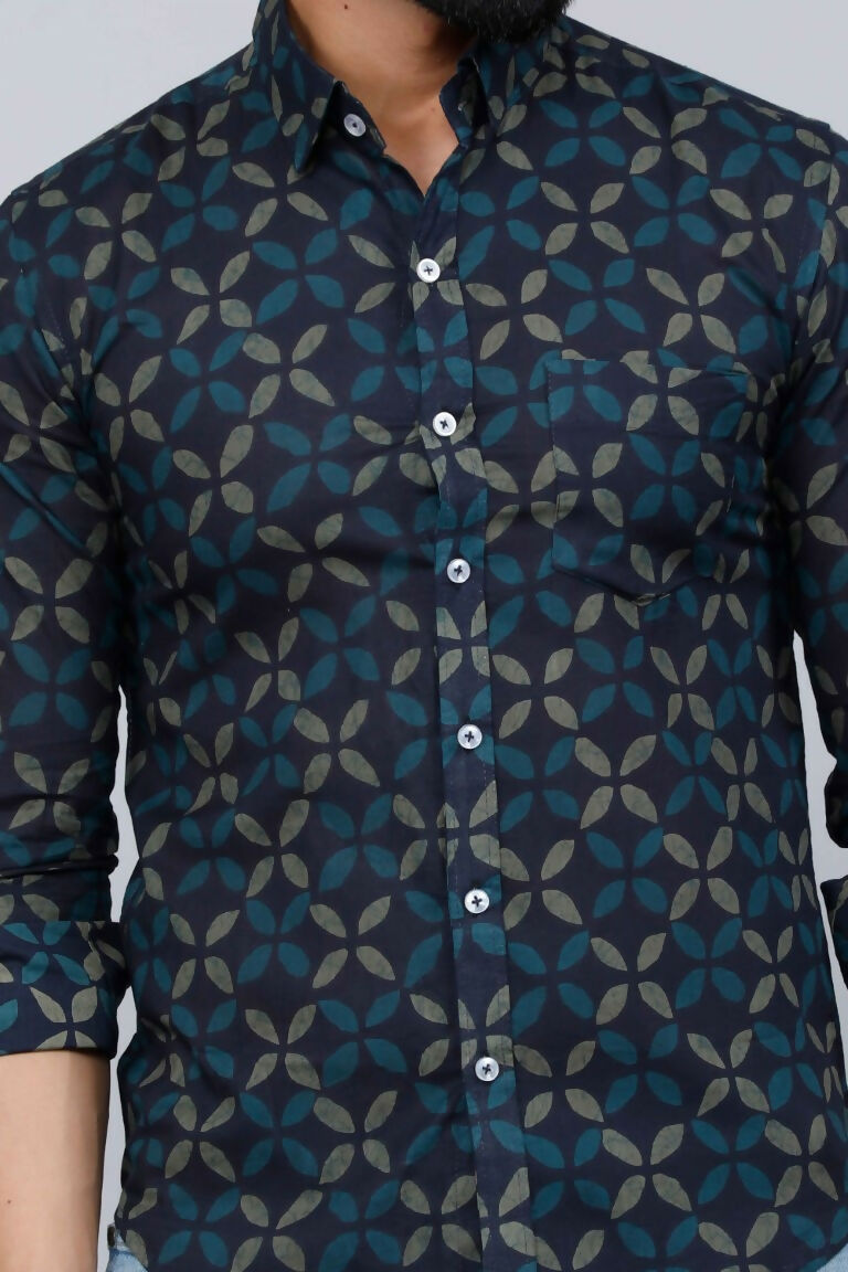 Miravan Men's Blue Floral Print Slim Fit Shirt with Patch Pocket