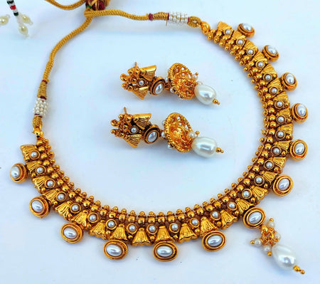 Kemp Antique White Necklace Set