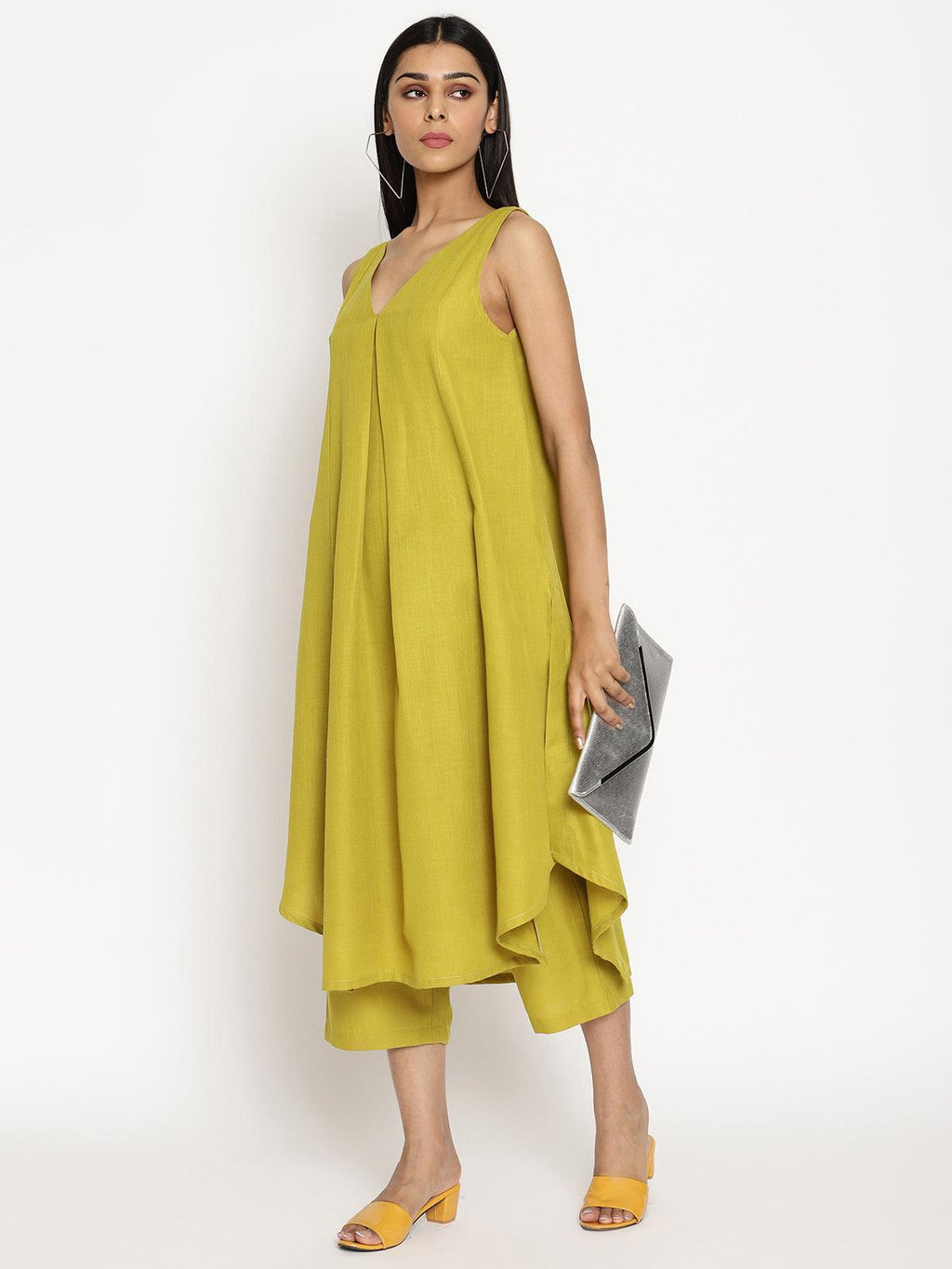 trueBrowns Cotton Linen Lime Green Sleeveless Flared Kurta Pant Set | Relove - Distacart