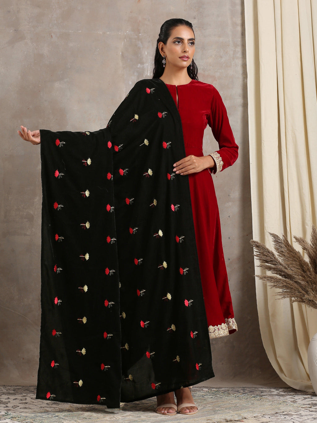 trueBrowns Black Velvet Silk Embroidered Lace Ready Pleated Saree