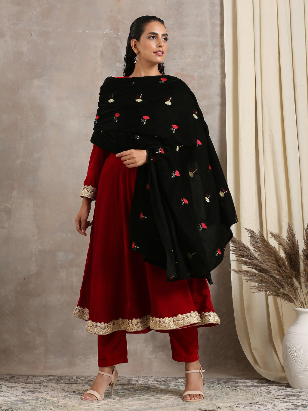 trueBrowns Black Velvet Silk Embroidered Lace Ready Pleated Saree