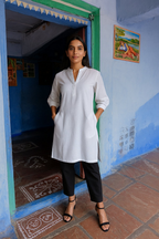 trueBrowns White Cotton Blend Short Kurta - Distacart