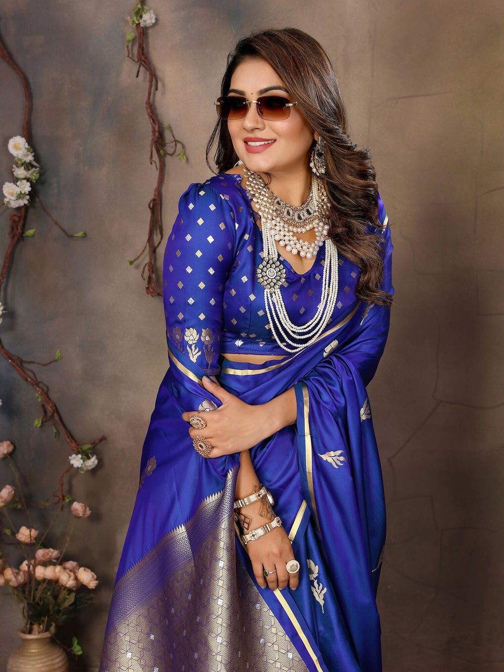Joban Fashion Royal Blue Floral & Botanical Motifs Satin Silk Banarasi Silk Saree - Distacart