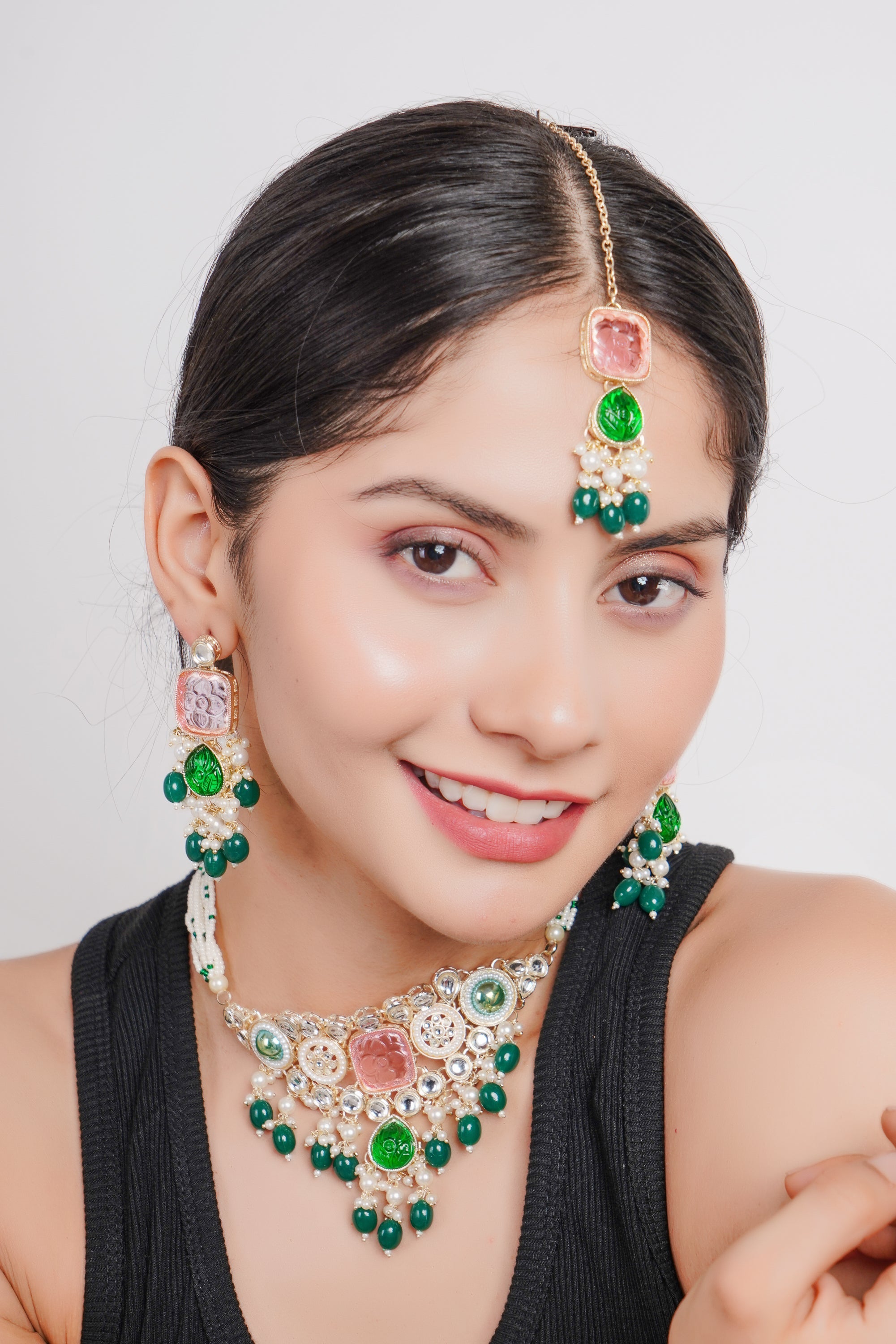 Divisha Alloy Gold-plated Trendy Multicolour Choker Pearl Jewellery Set