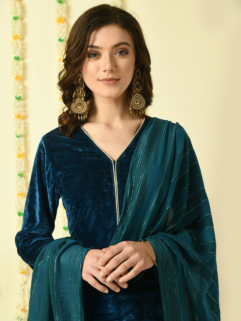 Myshka Women's Teal Velvet Kurta & Trousers With Dupatta Party Sets