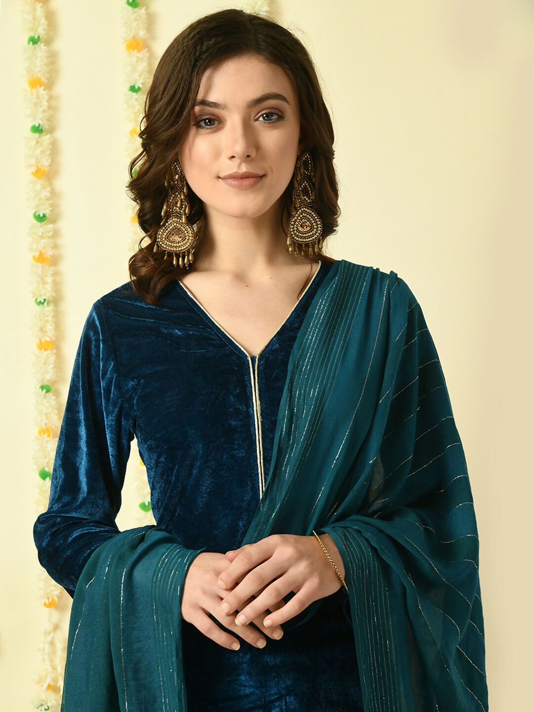 Myshka Women's Teal Velvet Kurta & Trousers With Dupatta Party Sets