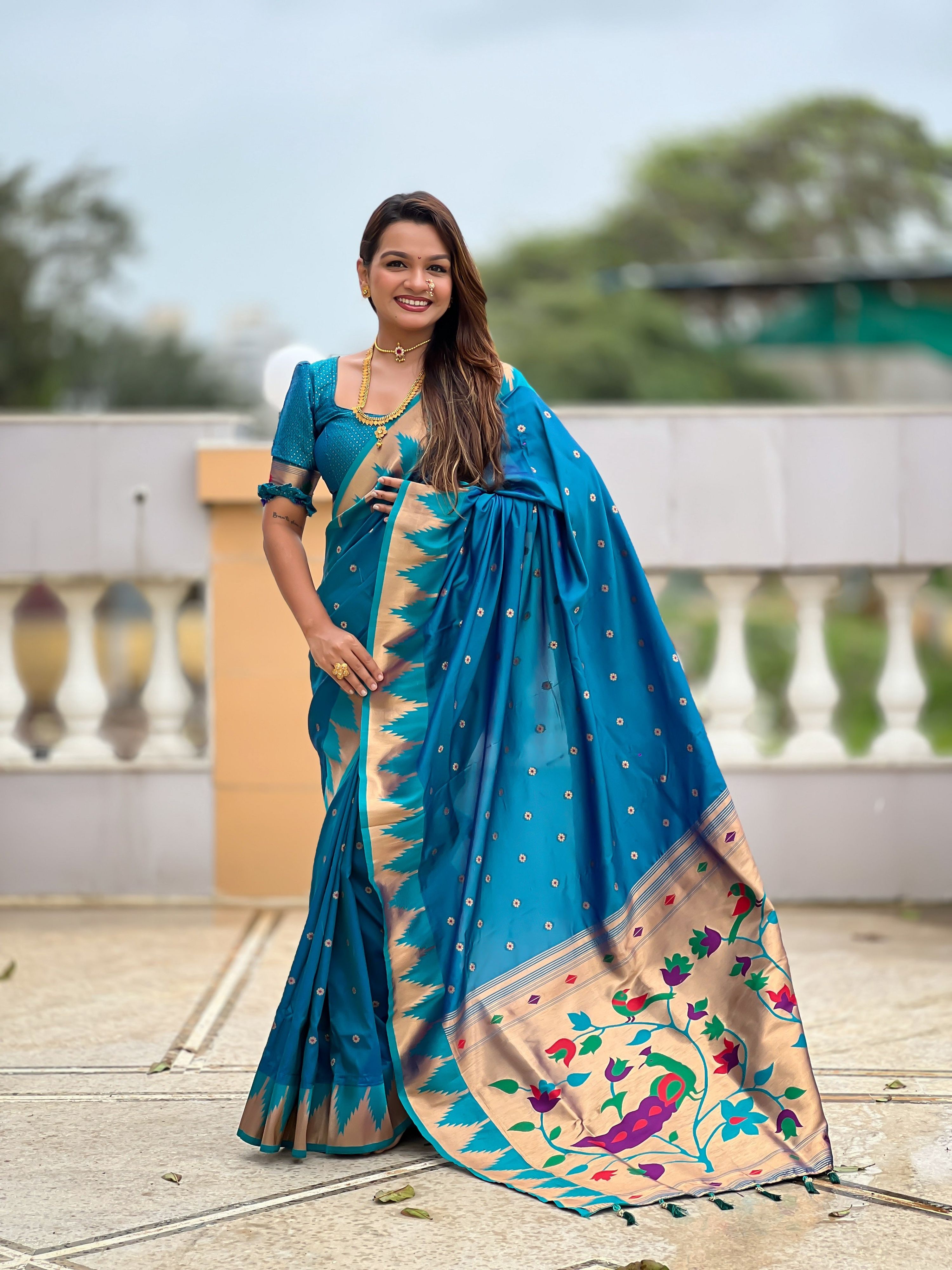Vedant Vastram Soft Litchi Silk Banarasi Silk Jacquard Saree - Firozi
