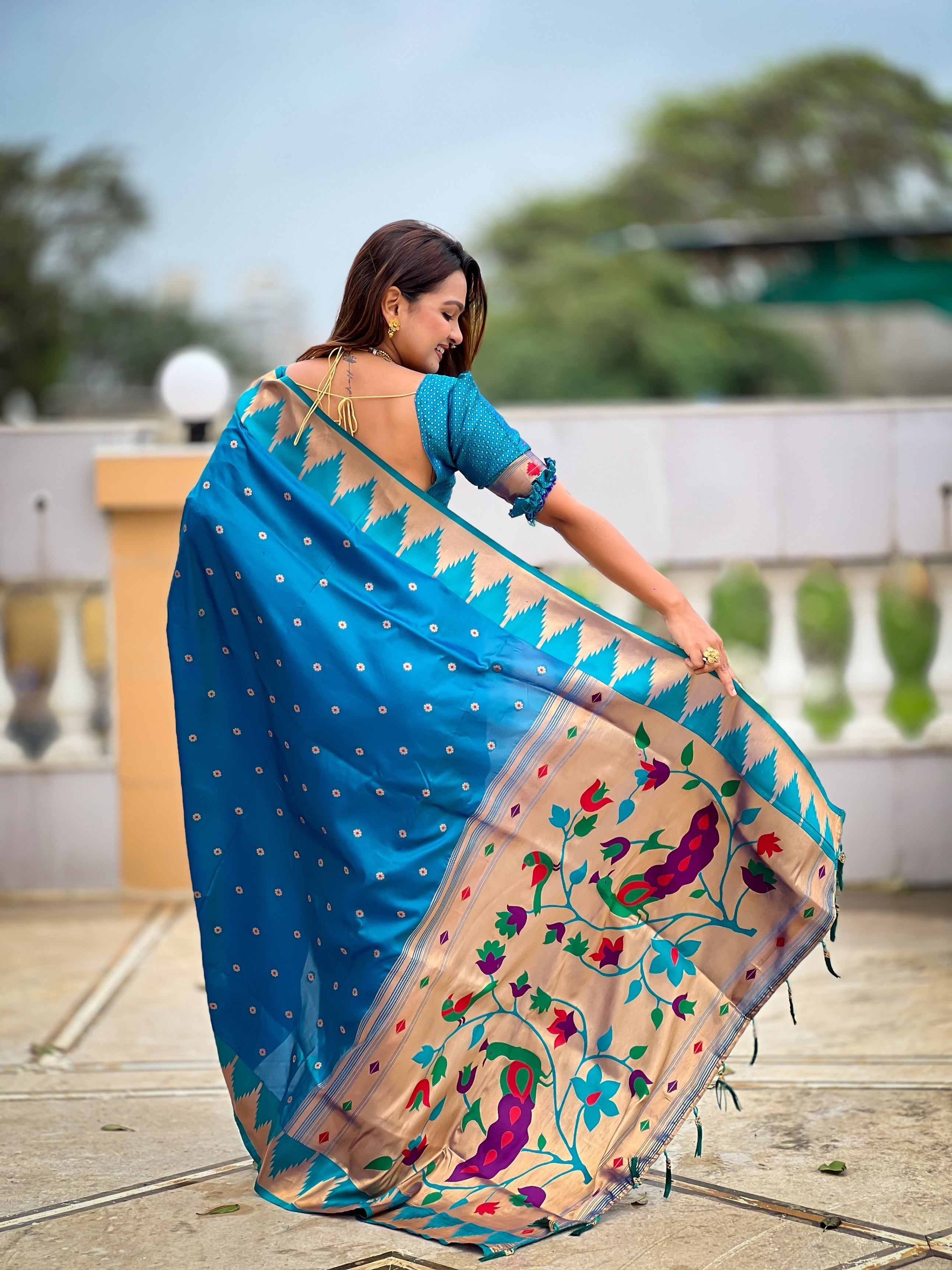 Vedant Vastram Soft Litchi Silk Banarasi Silk Jacquard Saree - Firozi