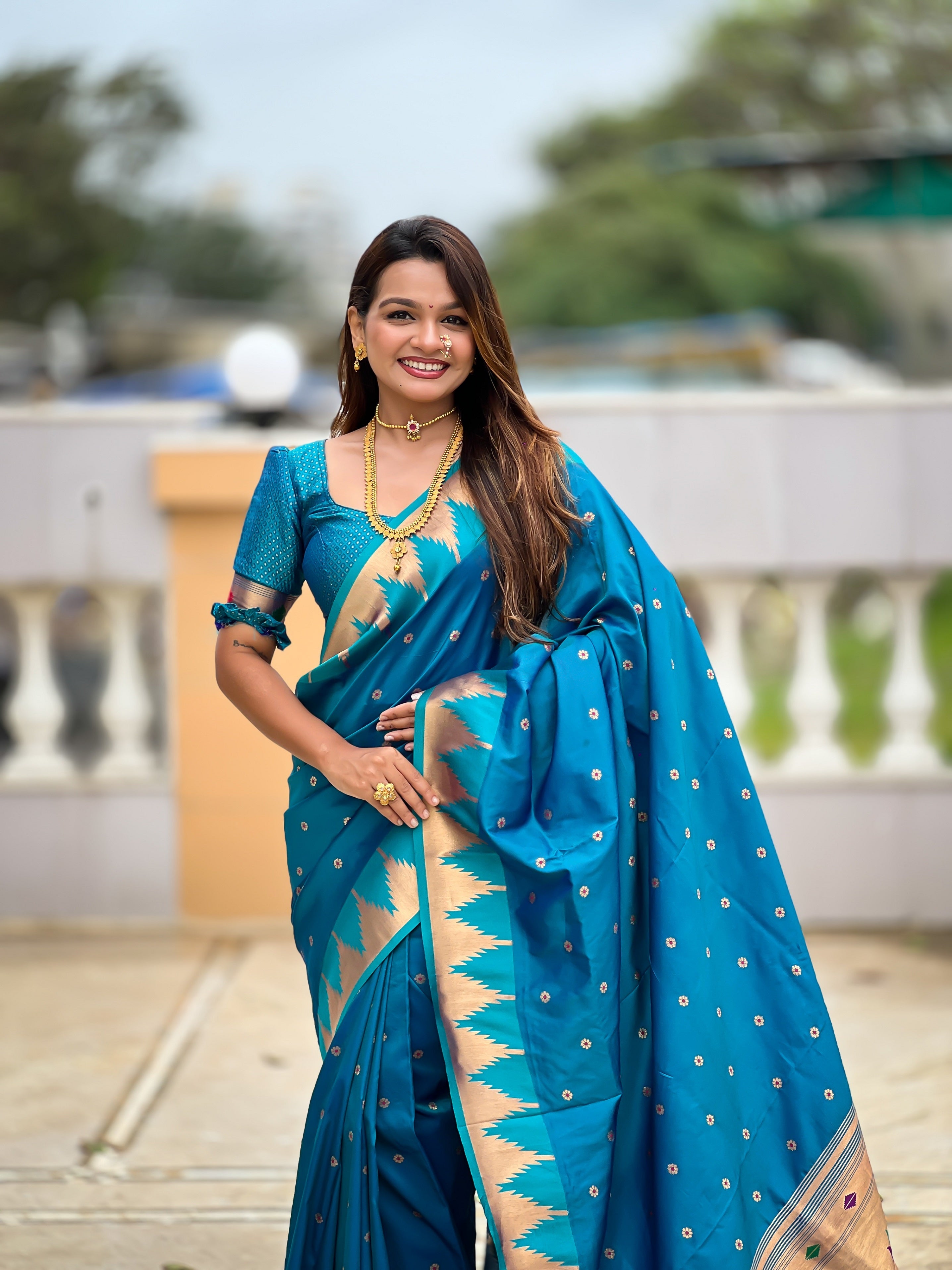 Vedant Vastram Soft Litchi Silk Banarasi Silk Jacquard Saree - Firozi