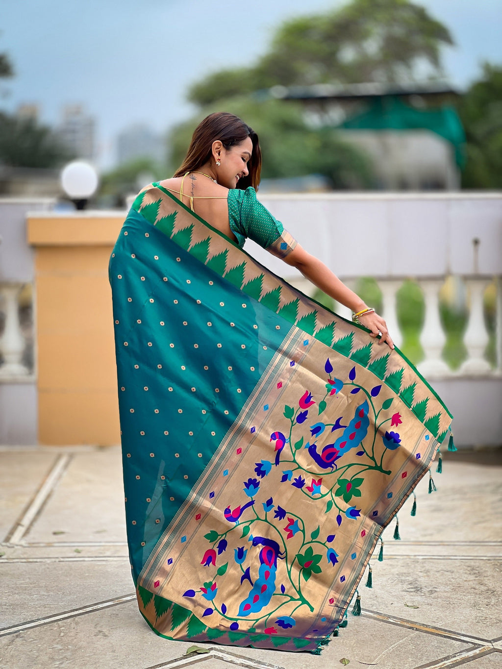 Vedant Vastram Soft Litchi Silk Banarasi Silk Jacquard Saree - Rama