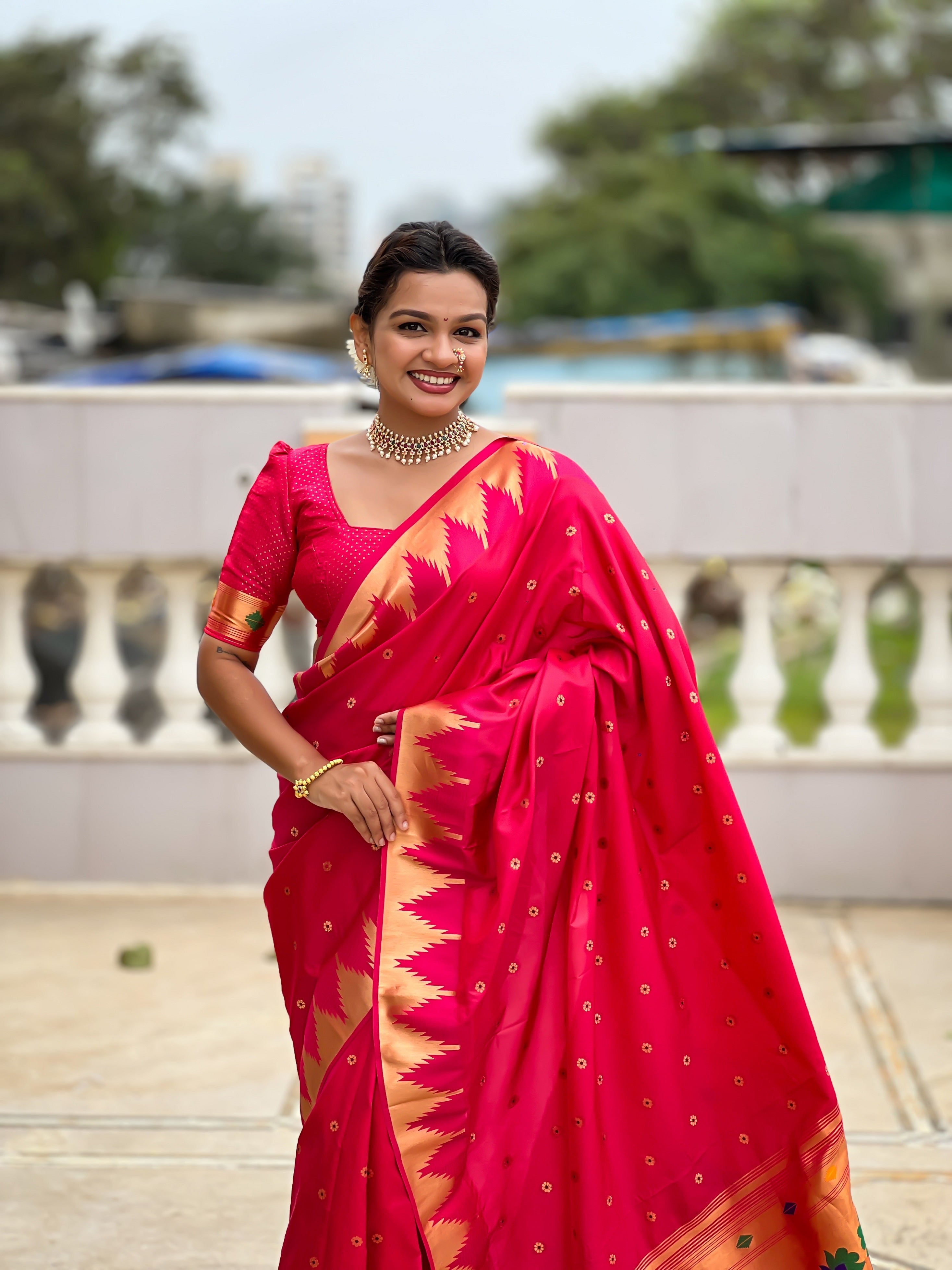 Vedant Vastram Soft Litchi Silk Banarasi Silk Jacquard Saree - Pink